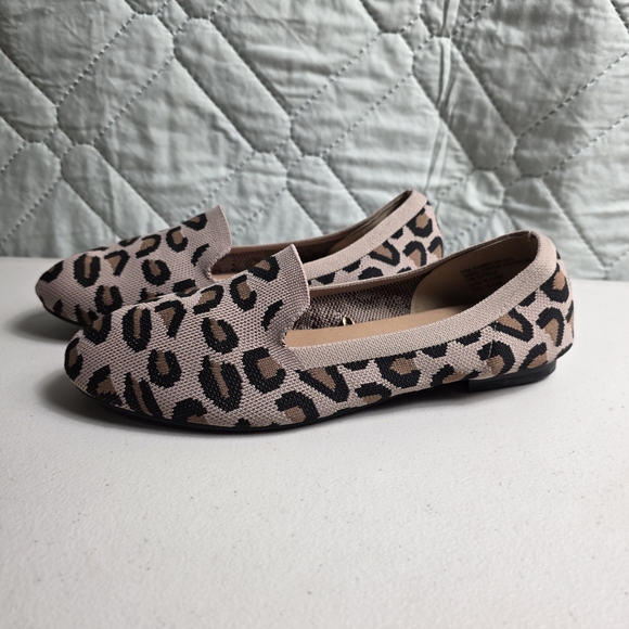 torrid Shoes - Torrid Pointed Toe Flat Shoes Womens
 Size 9WW
 Leopard Animal Print